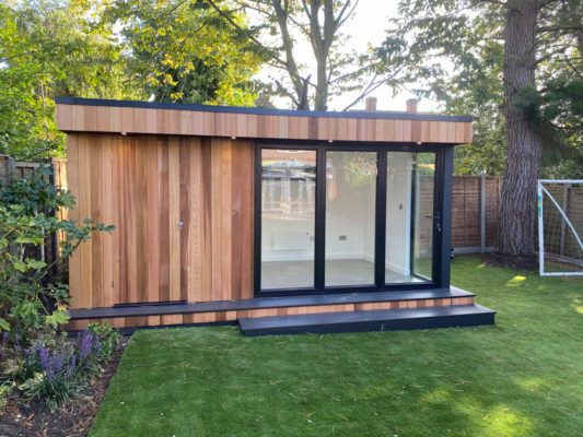 Garden office with store by Garden Spaces